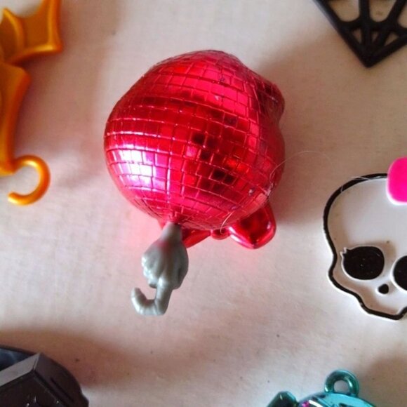Monster High Miscellaneous Accessories and Items x 22 Pieces - Picture 6 of 11